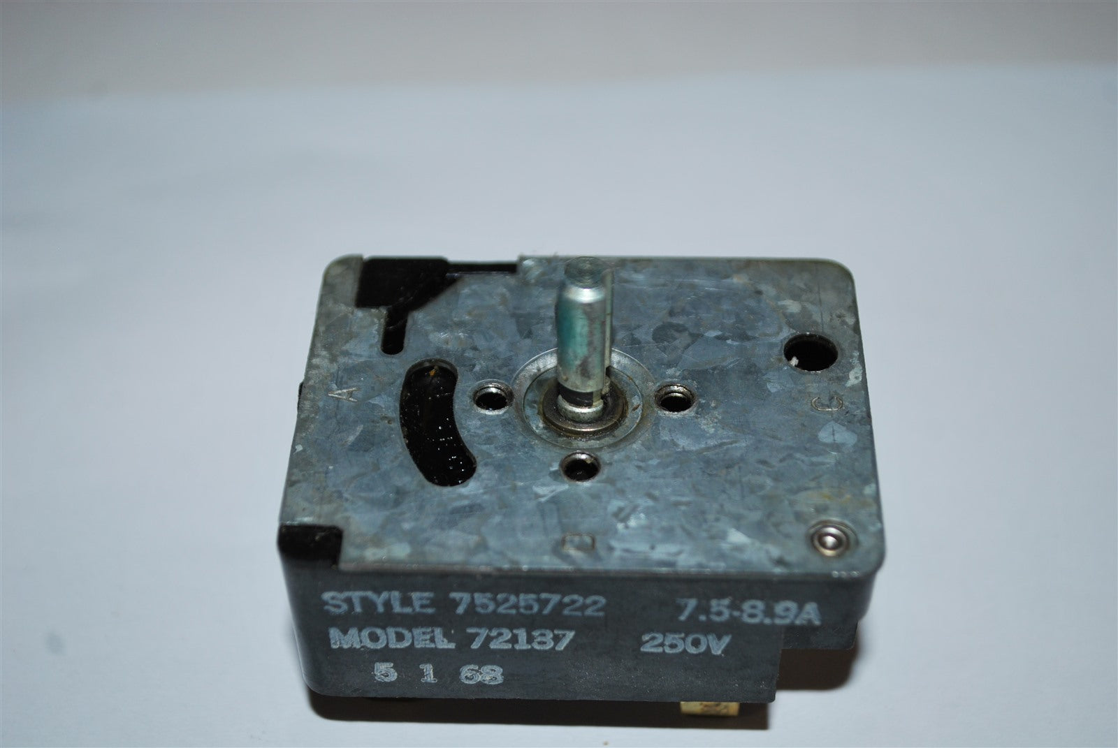 Frigidaire Range Oven Burner Switch Style 7525722  Model 72137        7.5-8.9A