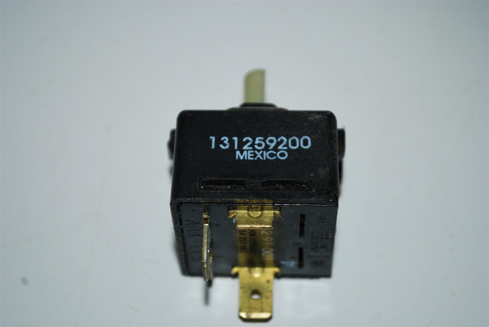 FRIGIDAIRE GIBSON KENMORE Dryer Temperature Switch 131259200 AP2106409