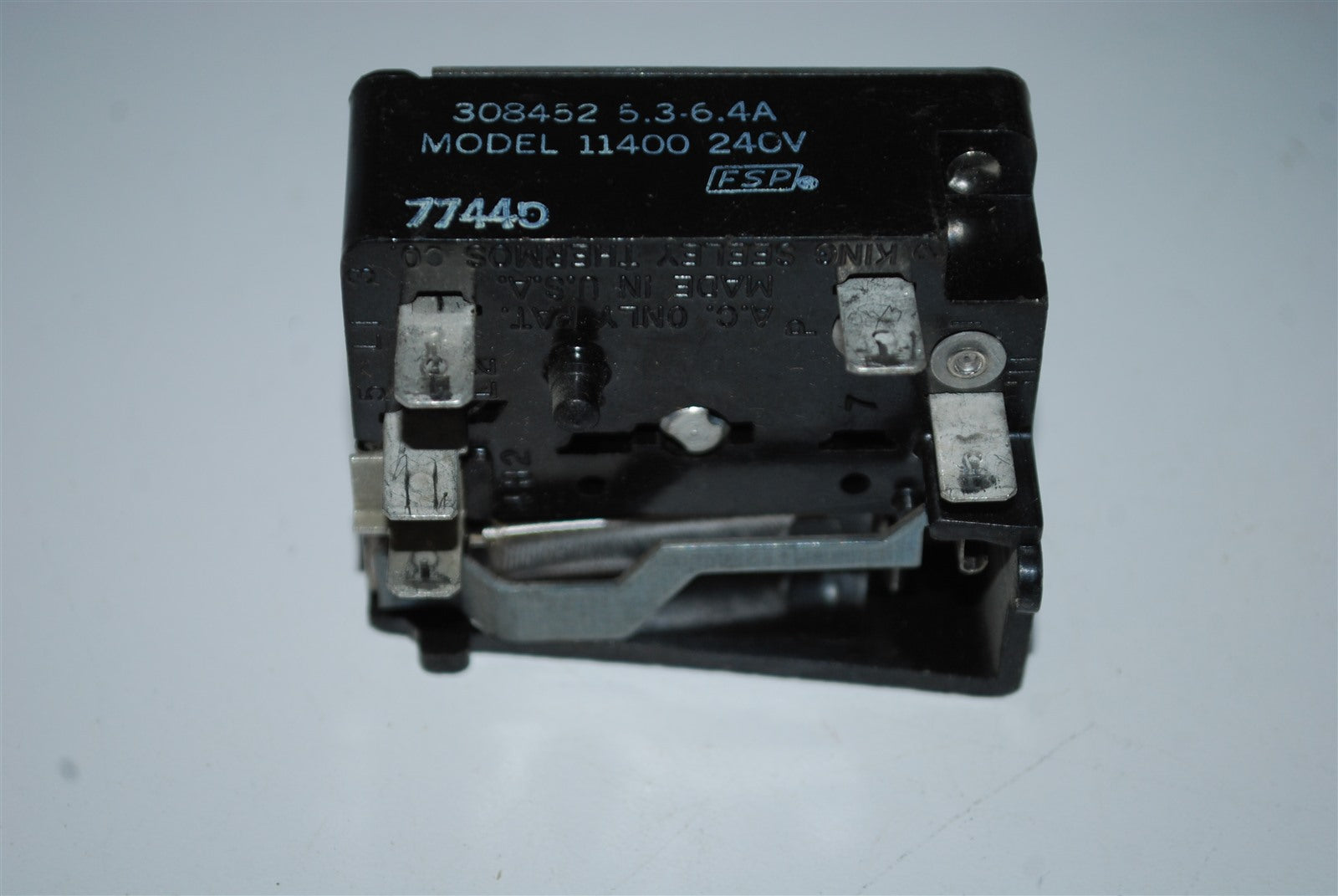 Whirlpool Range Burner Switch 308452 MOd 11400  Rated at 5.3-6.4A